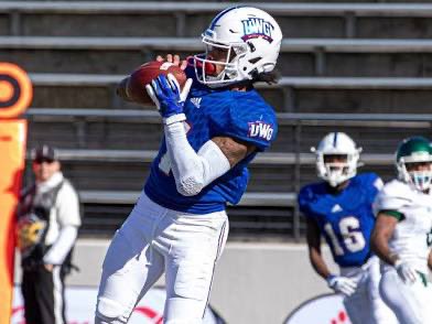 #Blessed to receive my first offer University West Georgia #Blessed🙏🏽

 <a href="/ChadSimmons_/">ChadSimmons</a> <a href="/RecruitGeorgia/">Recruit Georgia</a> <a href="/JohnGarcia_Jr/">John Garcia, Jr.</a> <a href="/SWiltfong_/">Steve Wiltfong</a> @RivalsFriedman
<a href="/TomLoy247/">Tom Loy</a> <a href="/adamgorney/">Adam Gorney</a>