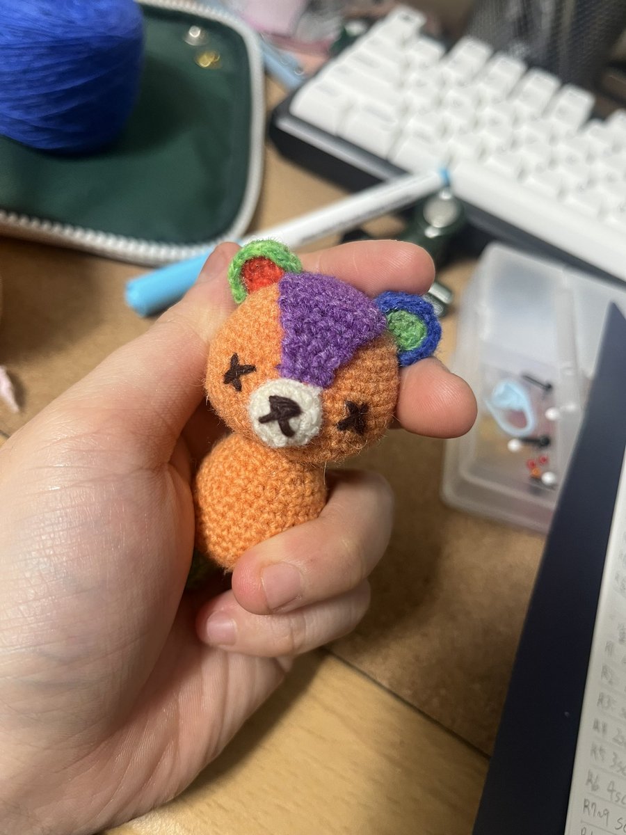 자수 역대급으로 잘 나옴 근데 몸통은 다시 연구해야할듯… 다리 이어서뜨면 안이쁘게 나와서 훔… 고민..