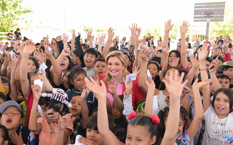 NexoInformativo's tweet photo. @MaruCampos_G festeja en #Delicias a las niñas y niños en su día
https://t.co/opgR6OAgfu https://t.co/6TzSGIeW8x