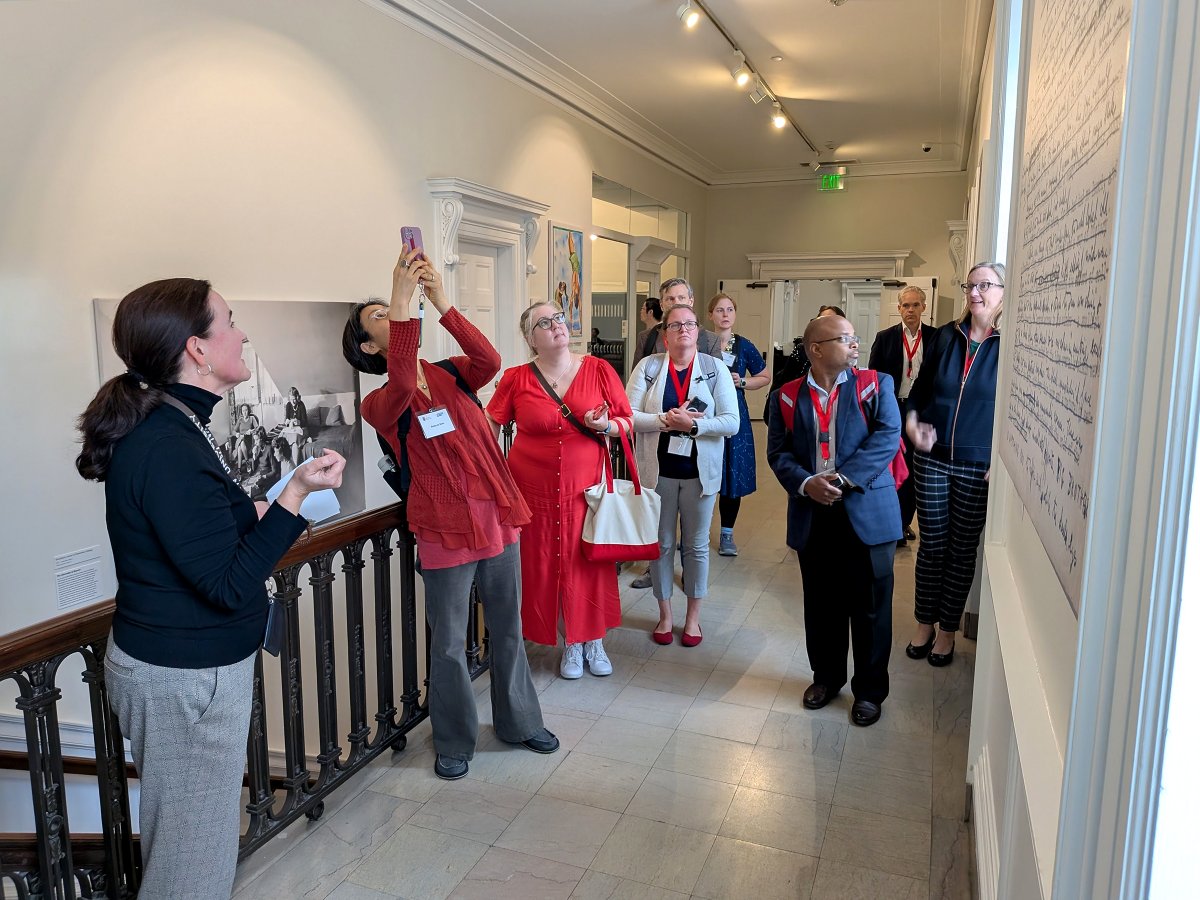 🌟 Calling all senior &amp; emerging leaders in research libraries &amp; archives! The 2025 ARL Leadership Fellows Program is  accepting applications thru June 12. Info session May 12: arl.org/2025LFP
#LibraryLeaders #ARLupdates #LibraryCareer #ARLLeadersProgram
