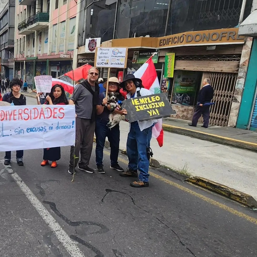 AutistasEc593's tweet photo. ¡Este 1º de mayo no pedimos favores, pedimos oportunidades! Las personas neurodivergentes estamos listas, pero el sistema sigue cerrando puertas.

¡El capacitismo nos excluye y el mercado nos ignora!

#TrabajoDigno #Neurodiversidad
#SaludMental #PCD
#BloqueNeurodiverso #1M https://t.co/2CR0R3lVsI