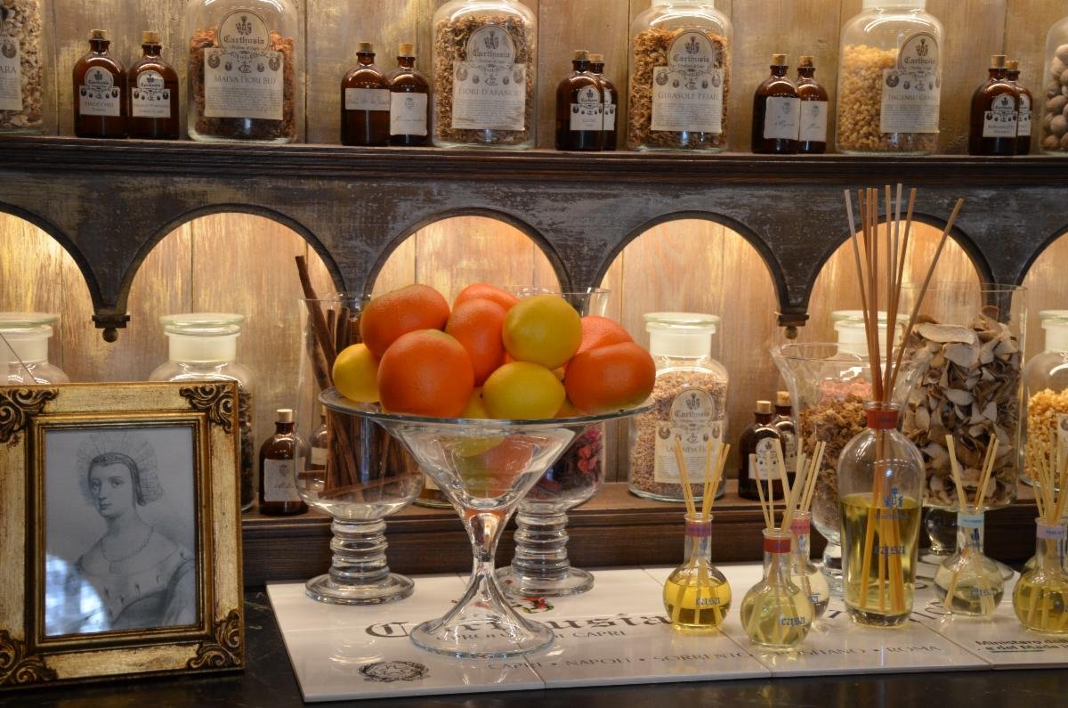 ItalyGroupTours's tweet image. Cobblestone streets, family stories as you wander villages your ancestors once called home. Find your surname in ancient parish records, taste recipes passed through generations. In Italy, your roots aren't just discovered, they're experienced.

#AncestryTravel #ItalianRoots