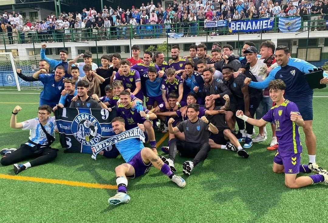 ¡Un pasito más cerca del ascenso!💪🏽

El domingo toca llenar La Rosaleda para animar a los chavales, os esperamos a todos malaguistas.🔝

¡Vamos Malagueño, vamos campeón!🙌🏽