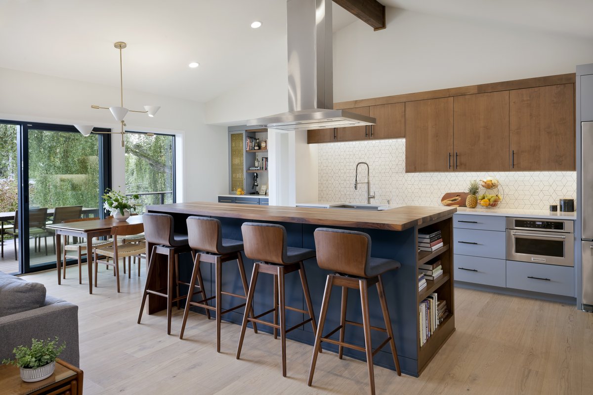An open-concept kitchen designed for connection. With a generous island, seamless flow, and ample storage, we love how Seattle's Kimberlee Marie Interiors crafted a space where beauty meets function—and guests never want to leave. ✨ 

bit.ly/4jf76xb