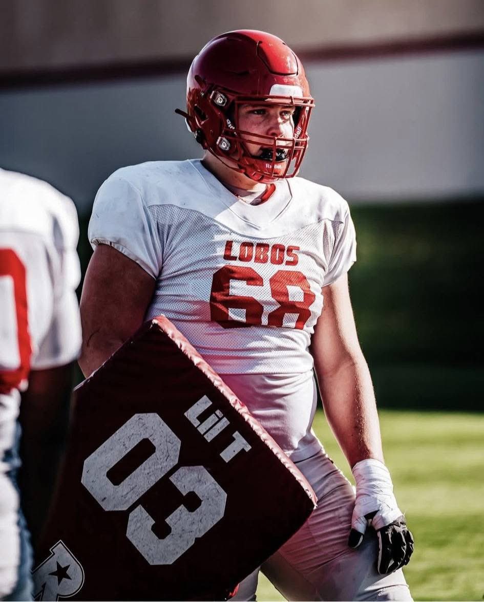PHS Vikings (@phsviks) on Twitter photo Shoutout to <a href="/Coach_CBooth/">Cody Booth</a> from <a href="/UNMLoboFB/">New Mexico Football</a> for stopping by PHS to talk about our student athletes! #GoLobos #GoViks <a href="/CoachDjayy/">DJ Mims</a> Shoutout to <a href="/Coach_CBooth/">Cody Booth</a> from <a href="/UNMLoboFB/">New Mexico Football</a> for stopping by PHS to talk about our student athletes! #GoLobos #GoViks <a href="/CoachDjayy/">DJ Mims</a>