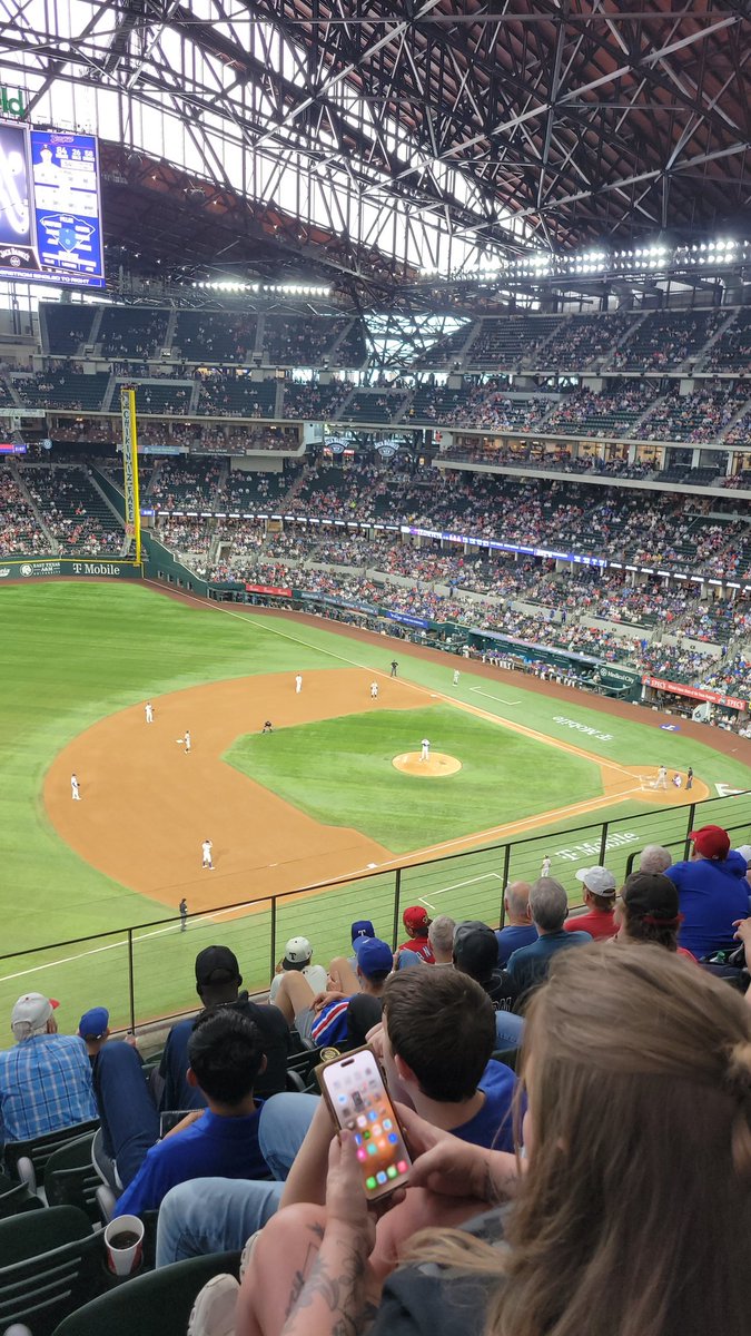 BrookeLynOO7's tweet photo. Take me out to the ballgame 💕💕 https://t.co/8WbxZhl0ok