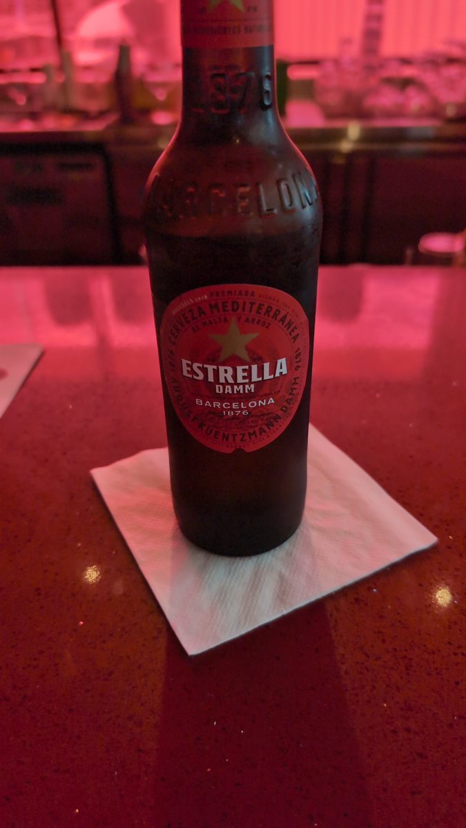 Holly shit, Me acaban de cobrar $15 (dólares verdes) por esta cerveza en el Aeropuerto Luis Muñoz Marín de San Juan <a href="/discover_PR/">Discover Puerto Rico</a>. <a href="/PuertoRicoPUR/">Puerto Rico 🇵🇷</a>
