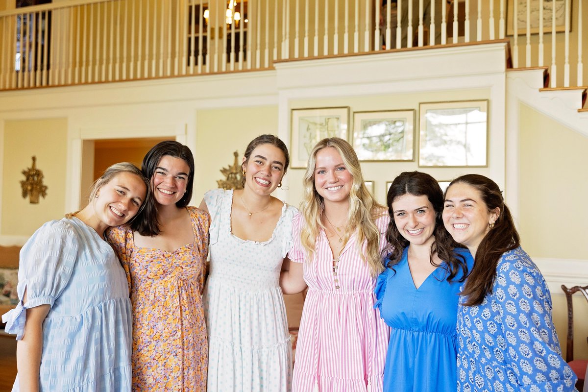 It’s getting real. 🥹

On Tuesday, we gathered at the President’s home to celebrate the incredible Class of 2025. They’ve brought so much joy to this campus! 

Now, say hello to the newest wave of @samfordalumni joining the family this weekend! ❤️💙