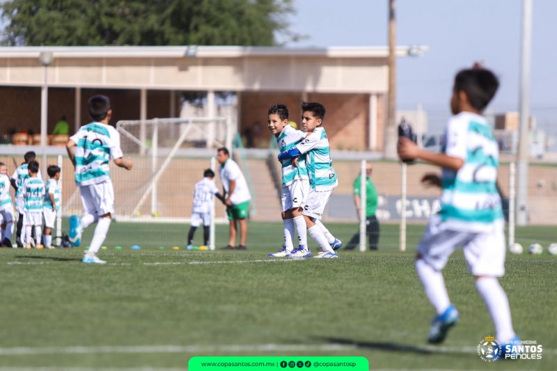 Vibrante inicio de los partidos en la Copa Santos Peñoles 2025. 🏆⚽️

🗞️: clubsantos.mx/articles/28244