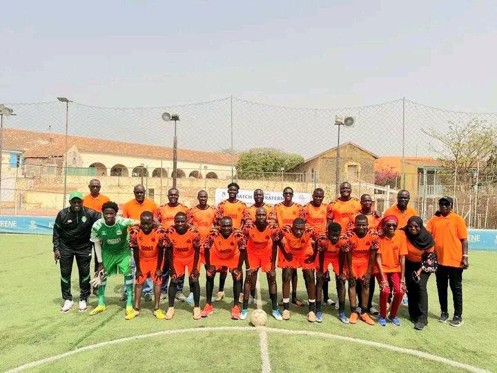 À l'occasion du 1er Mai fête des travailleurs, la Commune de Gorée a assisté à un match de fraternité opposant la Mairie à Gorée Institute. Une rencontre riche en ambiance dans un bon climat et qui s'est soldée sur une victoire éclatante de la Mairie de Gorée.