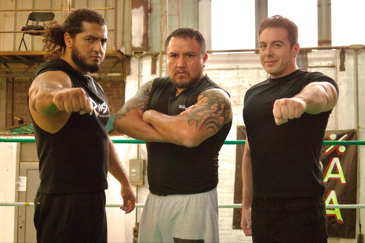 rushtoroblanco's tweet photo. My brother Jose and I training with
my father old school👊🏿 https://t.co/71Nf1dteCt
