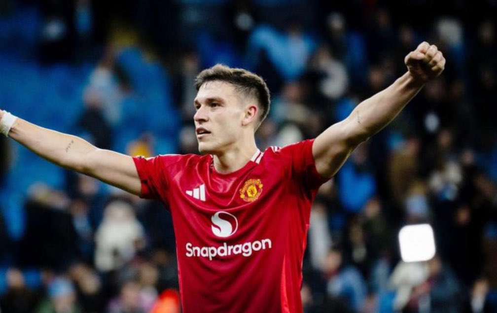 SirMaraba's tweet photo. Ooh. Manuel Ugarte @manuugarte8 . I once cried when Herrera left, I wept when Mctominay left. I didn't know you were coming. 
#ATHMUN 
#ManchesterUnited https://t.co/qcHQ2FHwxL