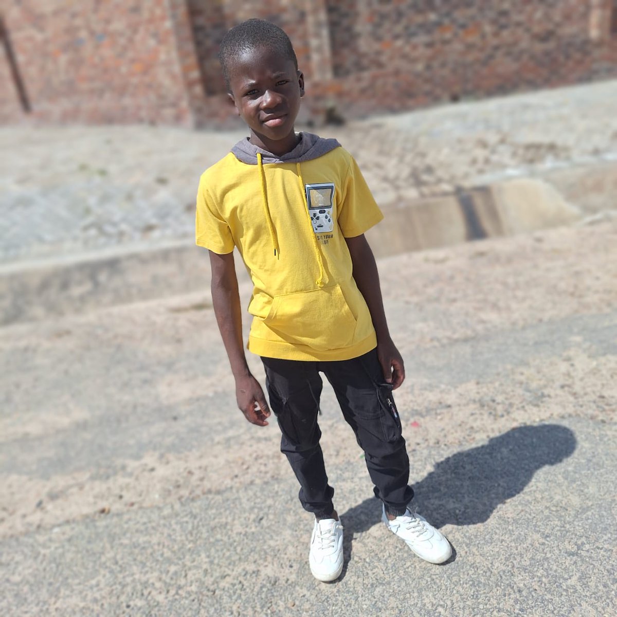 Missing person Alert ⚠️ ‼️‼️‼️‼️‼️‼️
Name : Terrence Tanaka Kwinzakwinza(11yrs) 
Last seen : 30-04 -25
Location: 401 frazer
Last seen wearing black bottom  and black t-shirt ( with colorful prints) .No shoes.

If seen please contact 07772 755 48