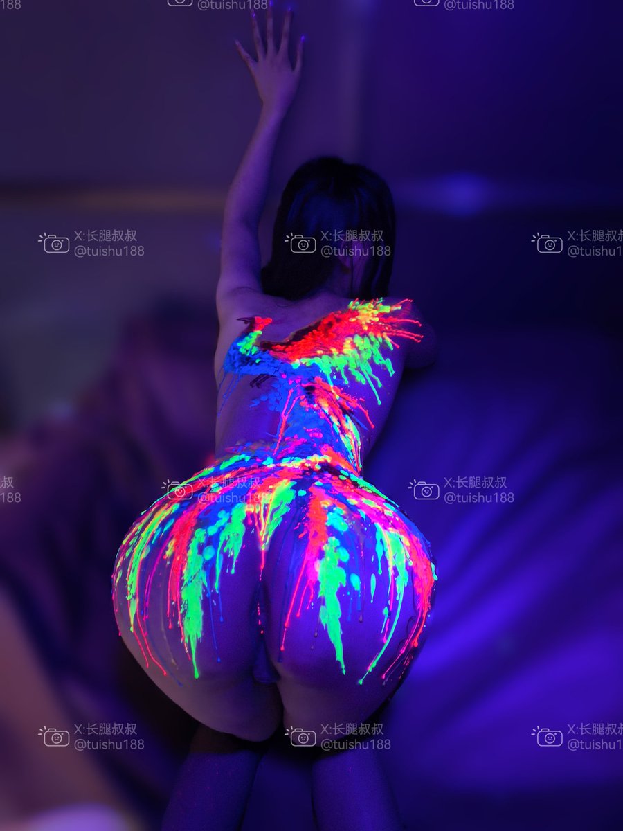 “昆山玉碎凤凰叫，芙蓉泣露香兰笑”
全网滴蜡第一人长腿叔叔滴蜡作品《凤飞七彩2》
#滴蜡#字母圈#SM