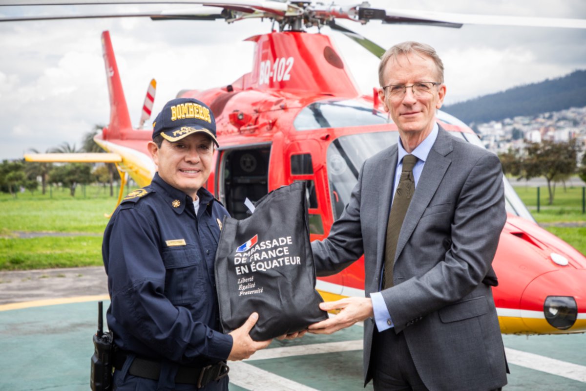 🇫🇷🤝🇪🇨 Renforcement de la coopération en sécurité civile entre la France et l’Équateur  visite Ambassadeur caserne21 Quito, aux côtés du <a href="/ECardenasVarela/">Esteban Cárdenas Varela</a>   Evocations de futures visites en 🇫🇷 à l’#ENSOSP, #ECASC,#DGSCGC #Pompiers #SécuritéCivile #FranceÉquateur
