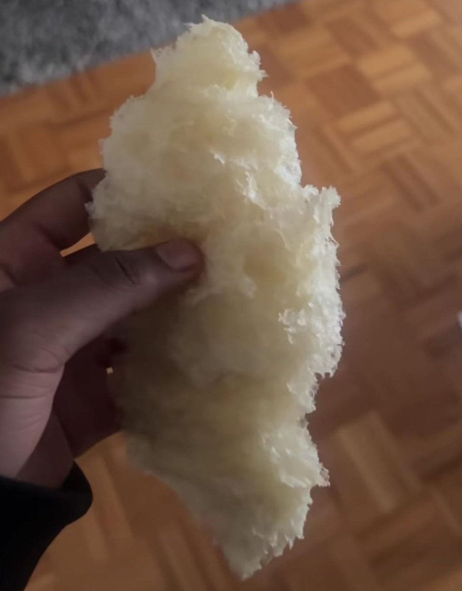 gookyjhit's tweet image. Am I the only one who peels the croissant before eating it? 😭