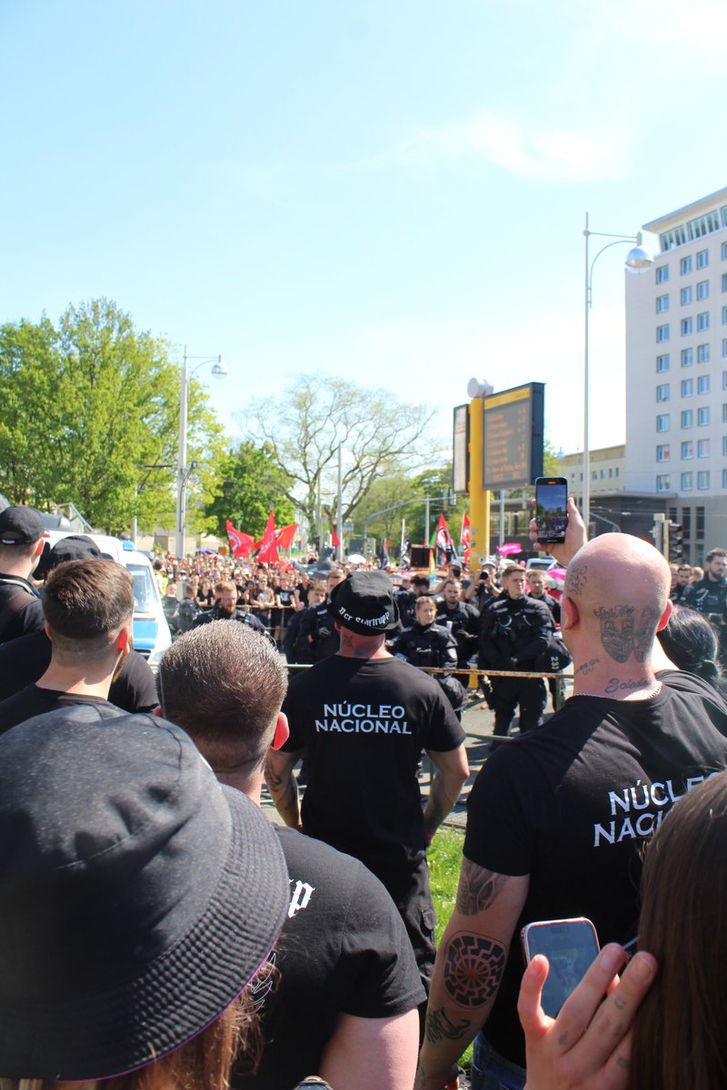 NucleoNEsp's tweet photo. Núcleo Nacional presente en la manifestación patriota del 1 de Mayo en la ciudad alemana de Gera. https://t.co/qKIlcQS67k