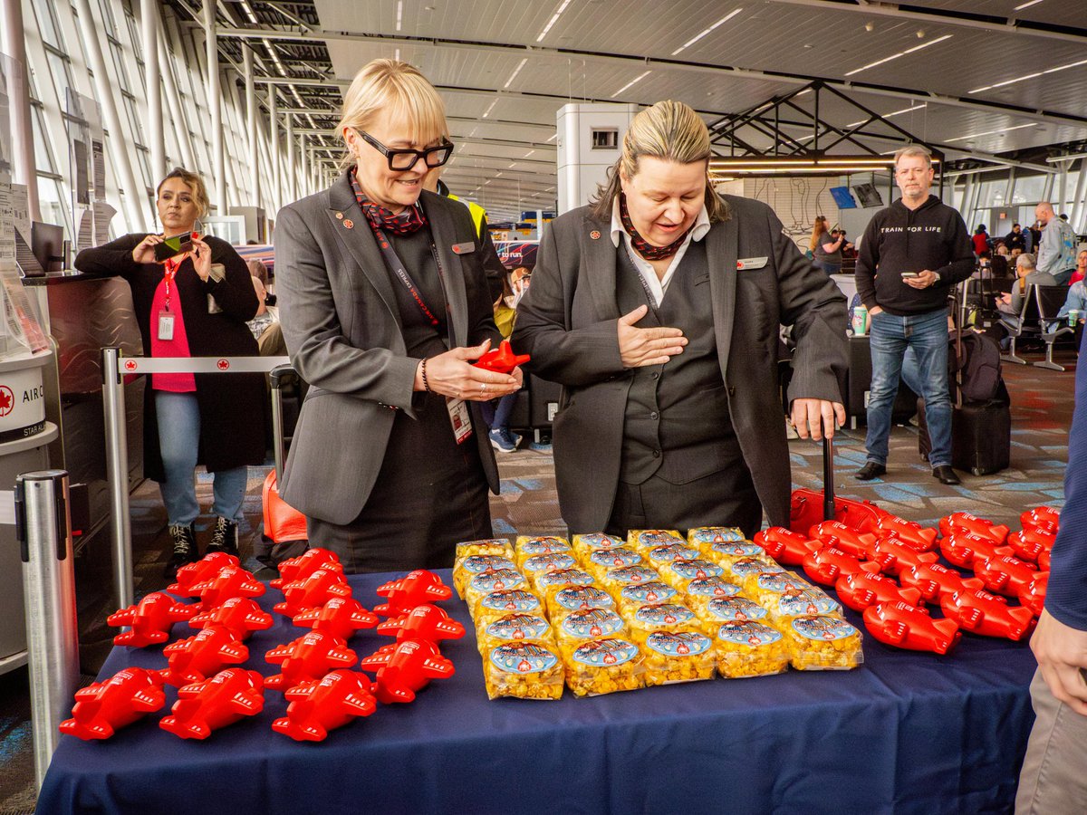 Now boarding: IND ➡️ Toronto! 
Nonstop flights from Indianapolis to Toronto are back—more connections, more adventures!