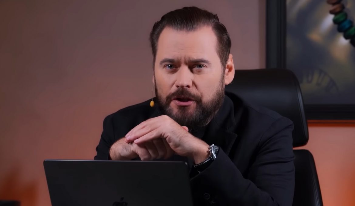 OSZUST STANOWSKI 
Jak widać Kanał Zero bardzo lubi szczycić się buractwem swojego szefa Stanowskiego, na co wskazuje to, że po jego wczorajszym żenującym zachowaniu wrzucili jeszcze dzisiaj kulisy wczorajszego programu. Bez nowości, nie dziwi mnie to. Już bardzo dawno temu