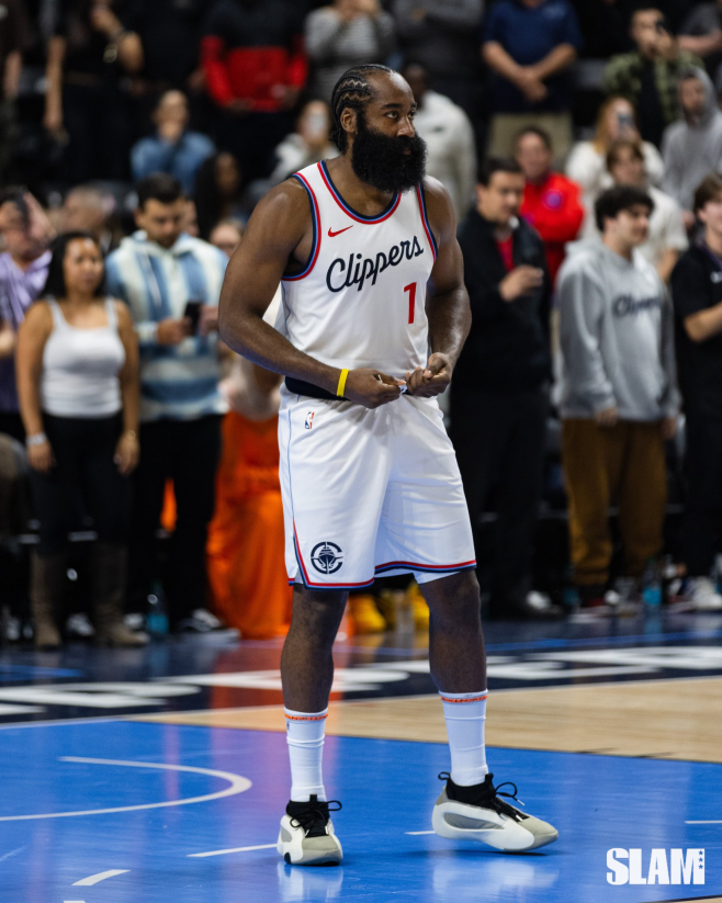 LeGoatedOne's tweet photo. They said you're washed, uno
They said you're a playoff choker, uno
They said you're a quitter, uno
They said you're the problem, uno
They said you're gonna be in China next year, uno
They said this series is over, uno

How will you respond tonight, UNO? https://t.co/4t8nnDiOZq