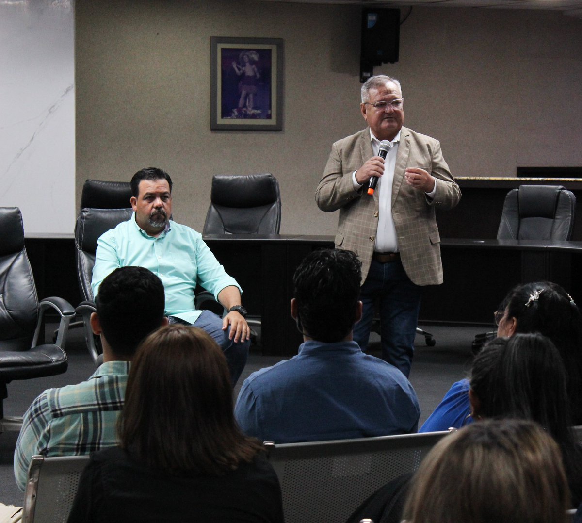 En el Día del Trabajador, felicitamos con orgullo a todos los trabajadores del <a href="/concejomcboof/">Concejo Municipal de Maracaibo</a> ¡Gran equipo!👏🏻 

Gracias por su entrega diaria, por atender, organizar y gestionar cada solución que ofrecemos a nuestros ciudadanos.