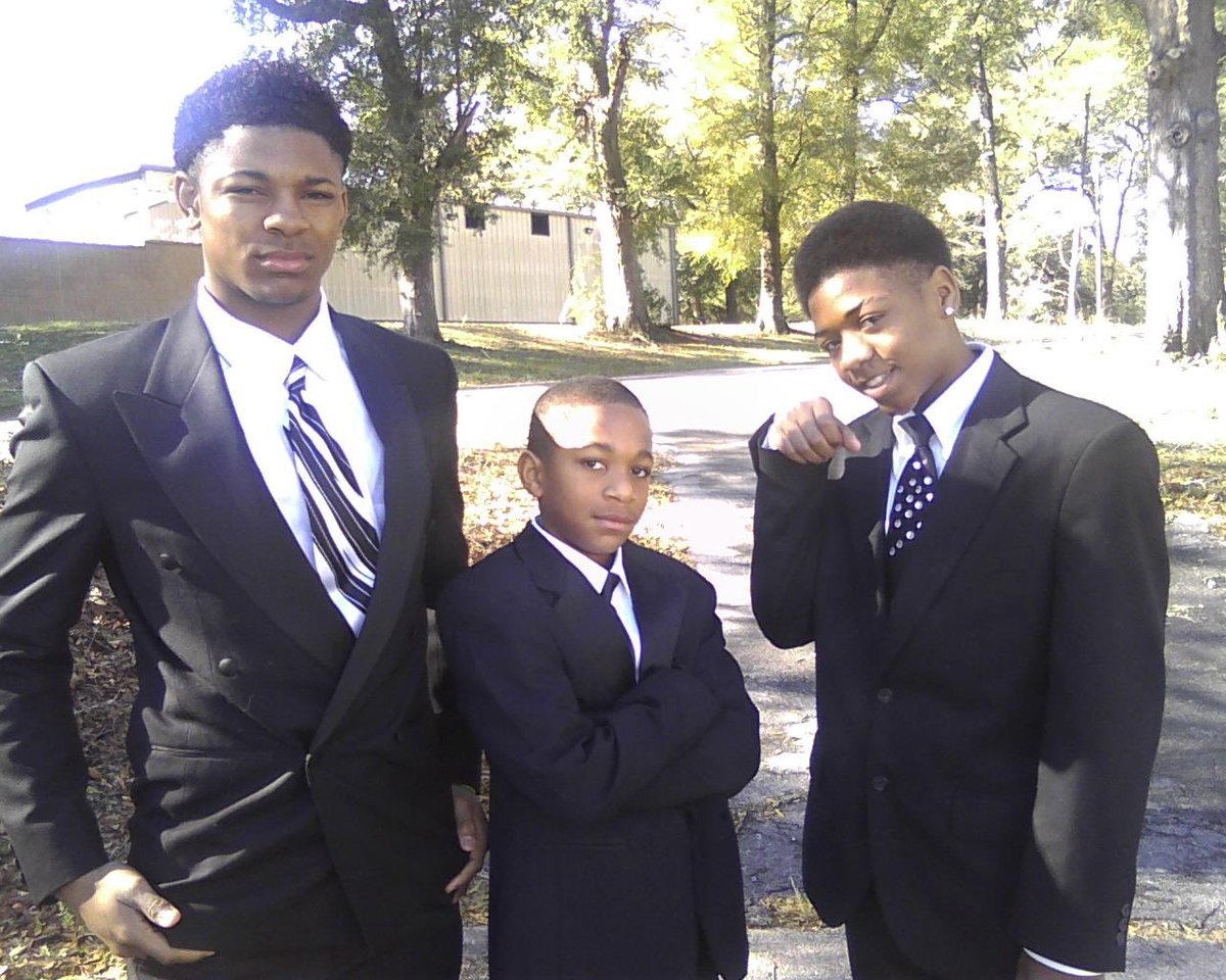 Azareyeh Thomas tweet media