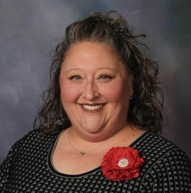 BESboroHornets's tweet photo. Happy National Principals’ Day to the best of the best!
BES is so blessed to have @BuzzingatBES leading and guiding us! https://t.co/UmRmyrlhIm