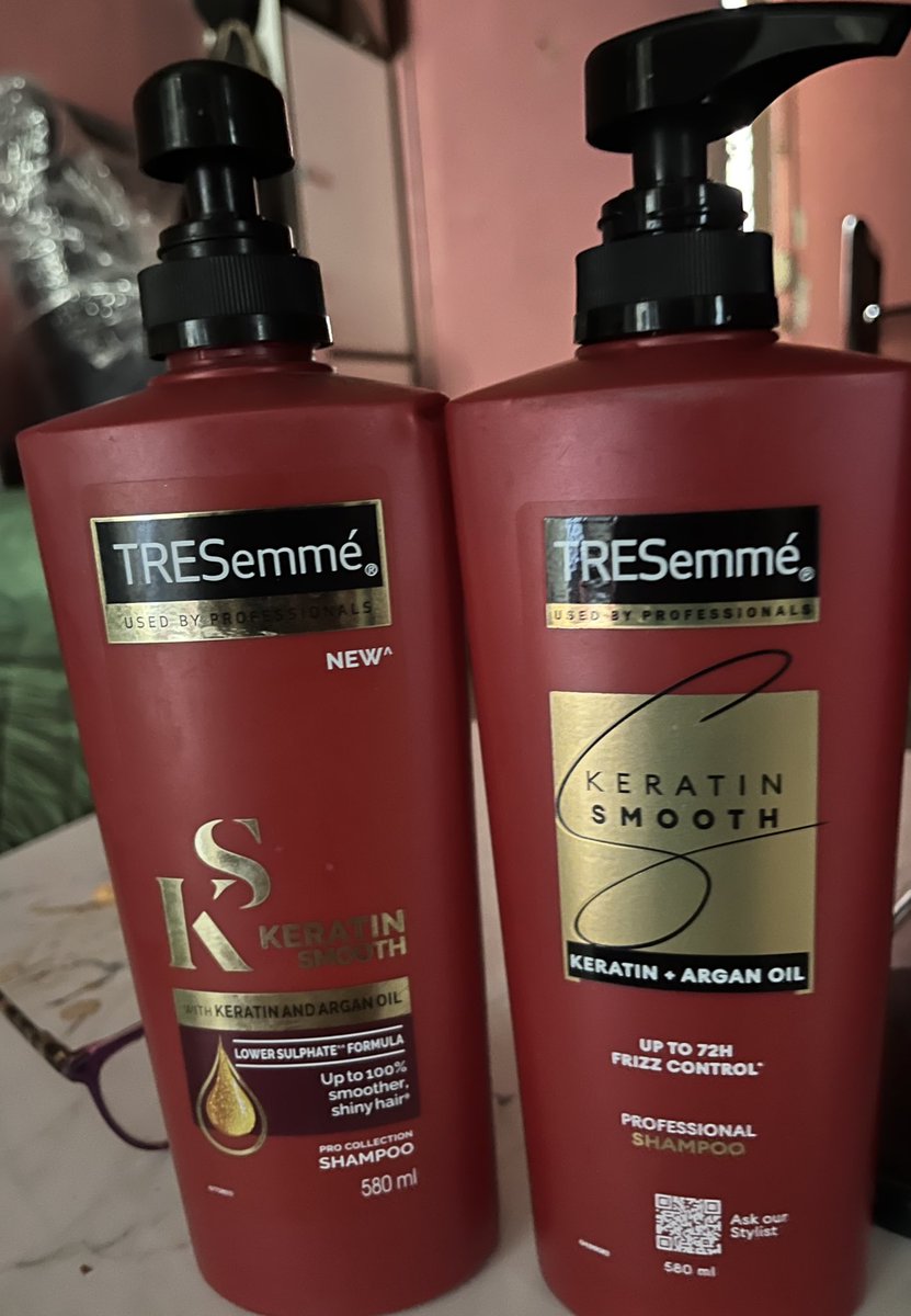 Sejal_MK's tweet photo. I want to know whether the bottle on the right is authentic. Until now, I have always received the packaging design like on left side. This time I’ve received a different packaging design on 10min delivery app the right one.
@TRESemme and @TRESemmeIndia could you please confirm?? https://t.co/w1ZZO7rRh5