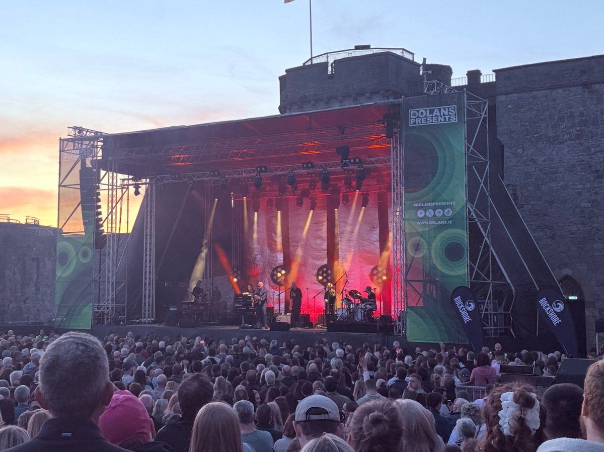 Simply put #ClassAct  <a href="/DavidGray/">David Gray</a>
#LimerickandProud
#KingJohnsCastle
#Limerick
<a href="/RiverfestLmk/">Riverfest Limerick</a>