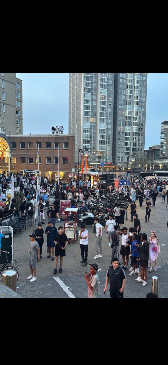 Welkom in Scheveningen. Importeer de de de derde wereld…Met dank aan GL/PvdA, CDA, D66, VVD, CU. 
#Scheveningen