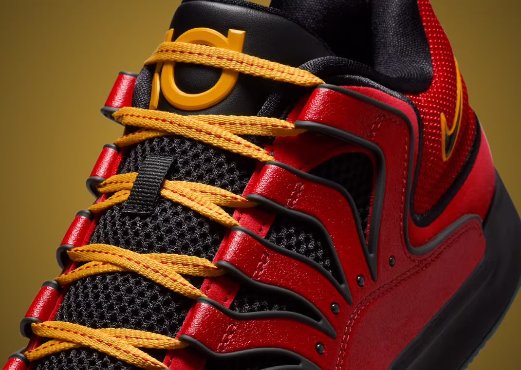 SoleRetriever's tweet photo. OFFICIAL LOOK: Nike KD 18 “Air Bakin” 🥓

Inspired by the DMV and area’s love for the iconic Nike Air Bakin.

🗓️ May 15th
📝 HV1992-600
💵 $150 https://t.co/vZC5hCET8I