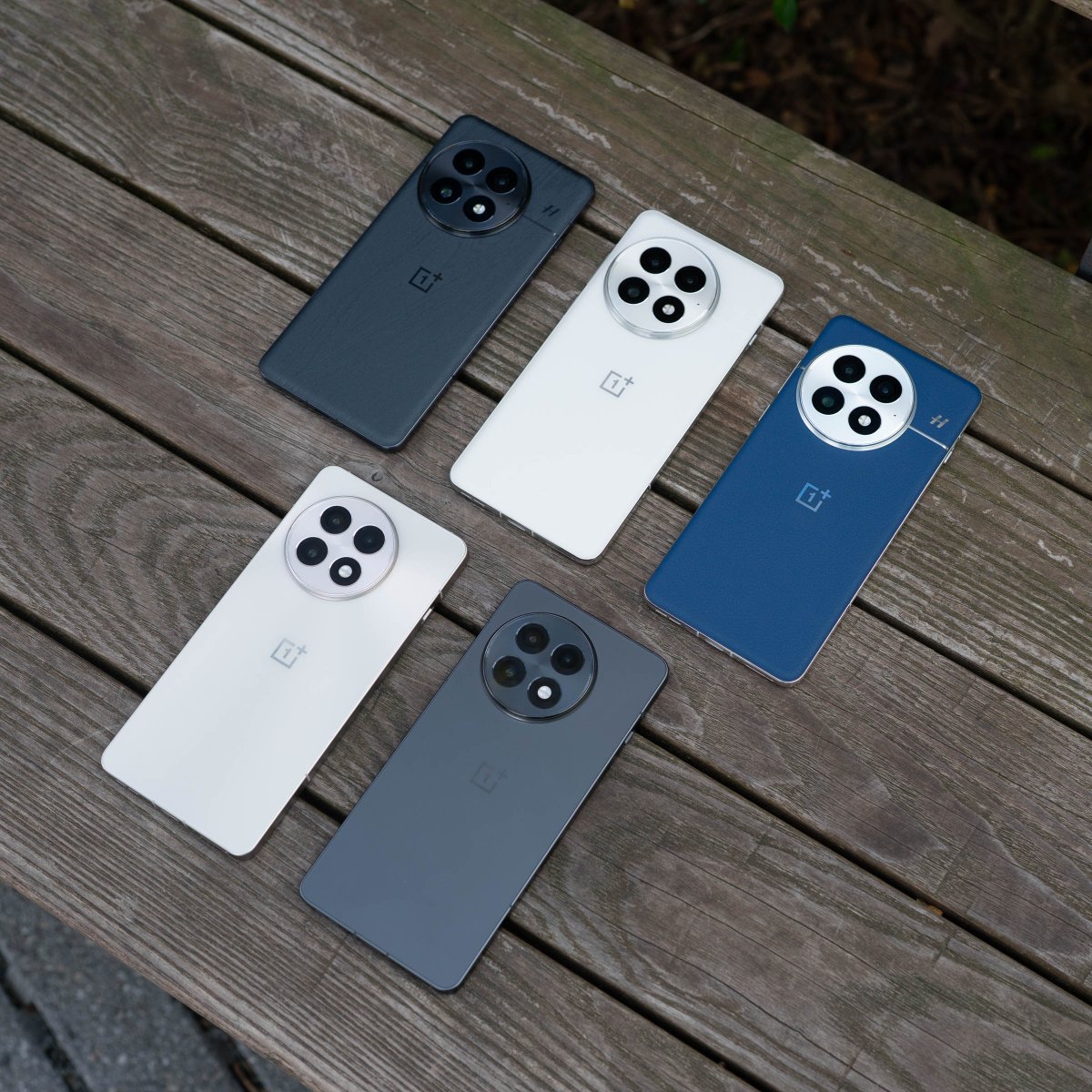 OnePlus_USA's tweet image. Meet the complete power lineup: the OnePlus 13 Series. 
Flagship vibes or bang-for-buck energy — which one are you picking?
#OnePlus13 #OnePlus13R