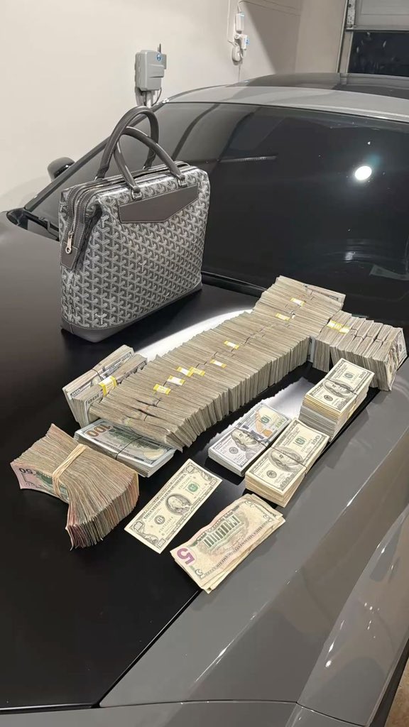 UCBILLIONZ's tweet image. How much is your 🏠 rent?
     Retweet and drop details ASAP