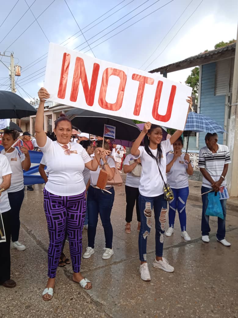 La juventud de #INOTUBanes protagonizando el desfile del 1ro de Mayo #1Mayo #HolguínSí #HonorHolguinero #INOTU