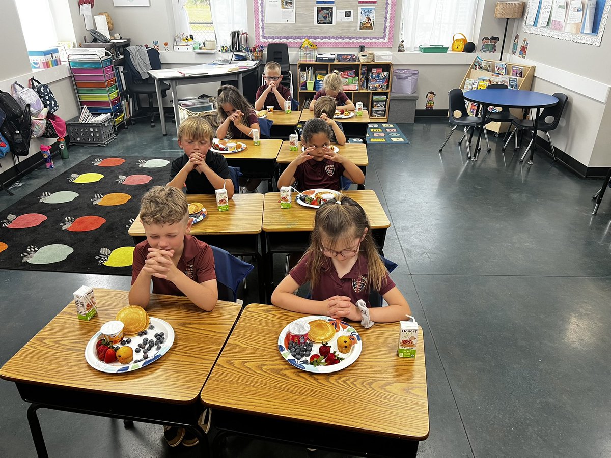 National Day of Prayer🙏🏼 
There are many ways to pray! Some of our students started their day with a prayer breakfast and some made prayer chain and prayed over them!
