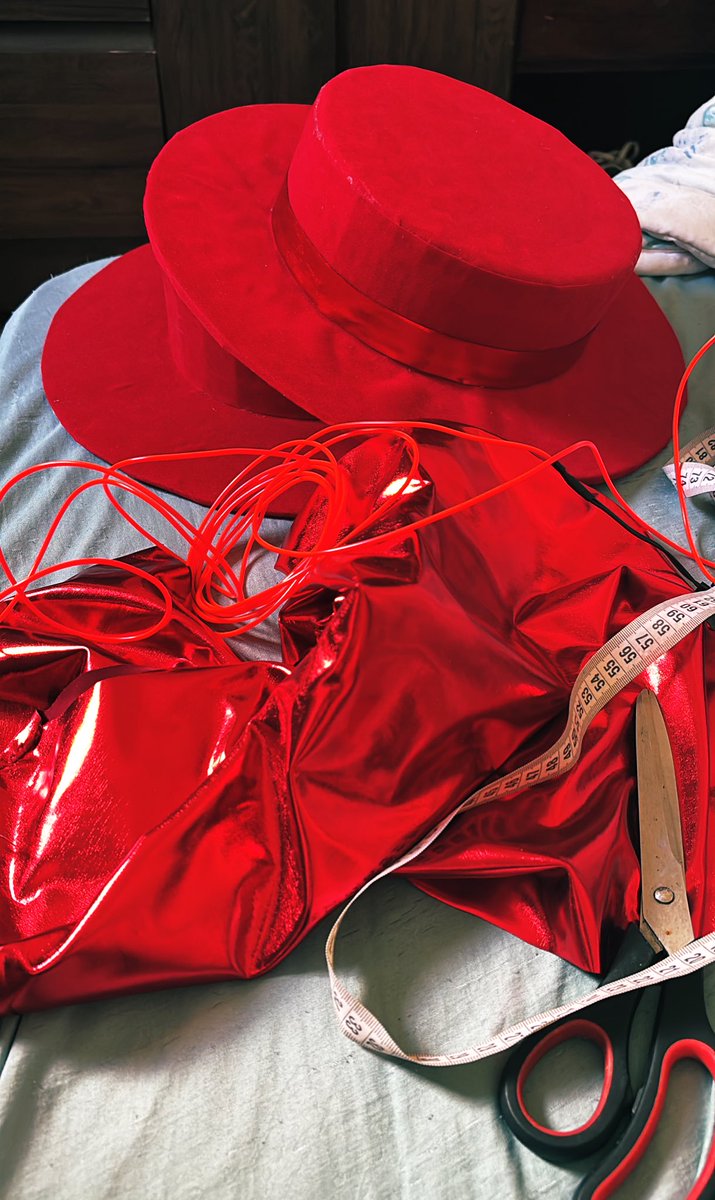 dougtype's tweet image. Preparando a Lady In Red