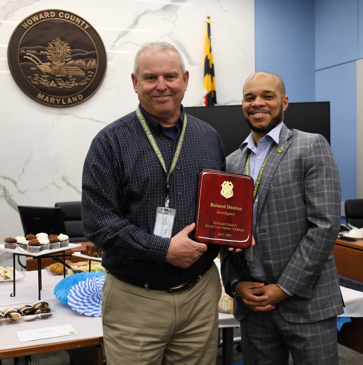 After 37 years of dedicated service to Howard County, Roland Denton is retiring. From HCPD Detective Lieutenant to investigator for the State’s Attorney’s Office, he served with heart and integrity. We'll miss his kindness and leadership. Enjoy retirement, Roland! 💙