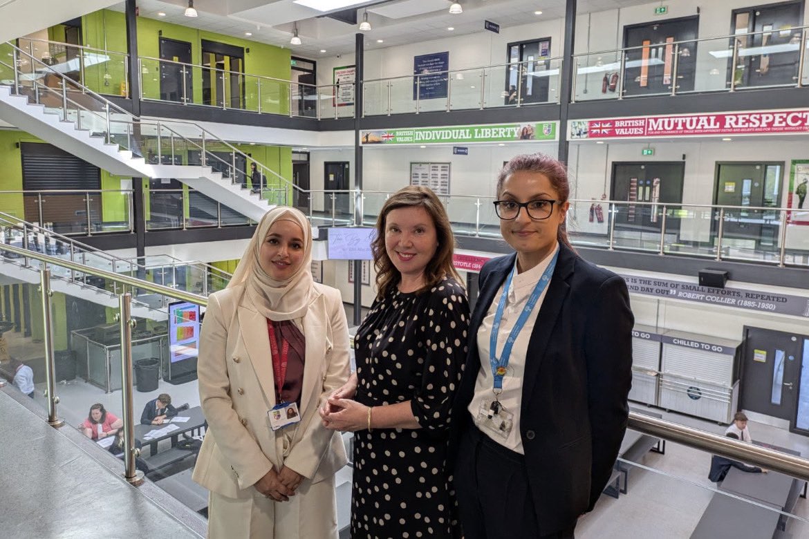 ChilternLT's tweet image. This morning, Children’s Commissioner @Rachel_deSouza visited @ChilternA to meet with students, @AJRAllModCons @unleashing_me @AsmaBaig296 @Douggie954 &amp;amp; @ChilternTSH to discuss our groundbreaking Serious Youth Violence Curriculum 🙌

Thank you Dame Rachel de Souza, for taking the…