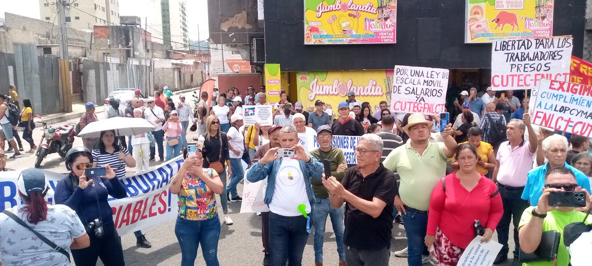 degomezlopez's tweet photo. #Carabobo: Dos aspectos se pusieron en evidencia este #PrimerodeMayo: 1) El carácter miserable, anti-obrero y represivo del gobierno de Maduro; y 2) Que pese a la coerción y la persecusión ejercida  por el gobierno los trabajadores se movilizaron de manera unitaria y combativa. https://t.co/V8WkpqhHXj
