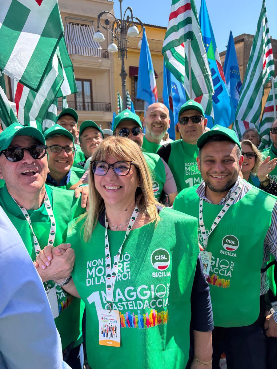 trainavinci's tweet photo. Uniti per celebrare il 1° Maggio! La squadra della Fit Cisl Sicilia, guidata dal Segretario Generale #DionisioGiordano, insieme alla Segretaria Generale della Cisl #DanielaFumarola, per ricordare che #NonSiPuòMorireDiLavoro
@FitSicilia_cisl @FitCisl @CislNazionale https://t.co/UdtAwGMjPV