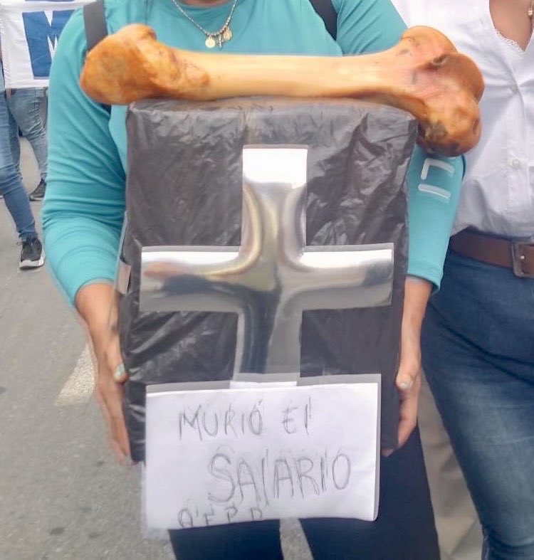 Acabaron con todo y pretenden decirnos que esto es dignidad. 

¡Esto no es Venezuela, es Maduro! 

#NeverasDeHambre en #Aragua.