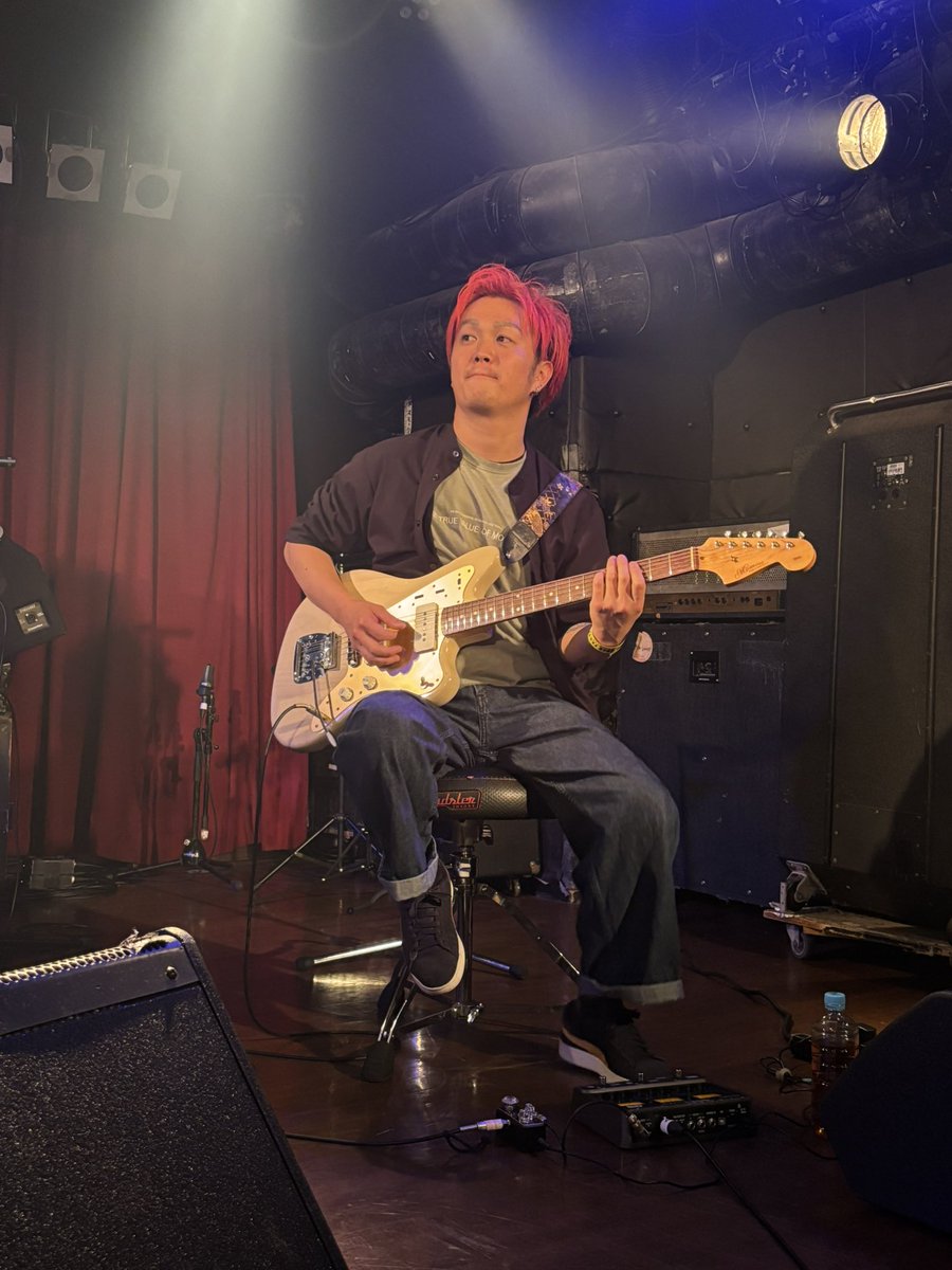 sumire_kaname's tweet image. #mitsuko さん(@mitsuko_ssw)
HUG ROCK FES 2025 GW Star lounge

ギターコンノさんサポート！
全部かっこよかったけど特に「You know？」のギターと歌声だけなのかっこよかったなぁ🎤🎸益々バースデーワンマン楽しみになった！
「Miracle？」のクールだけどギアが上がってく感じも好き！！！