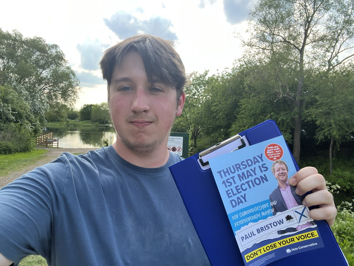 JackRobertPenny's tweet photo. Still beautiful weather in Peterborough 
Still campaigning hard for every vote
Still a great response on the doorstep for @paulbristow79 
#Conservatives https://t.co/Y3aul8MdPr