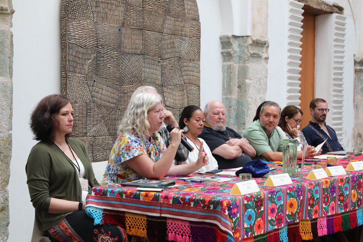 BibliotecaJdeC's tweet photo. Inauguración de la décima edición del Congreso de lenguas otomangues y vecinas #COLOV, dedicado a la memoria de la lingüista Kathryn Josserand y su trabajo con la dialectología del mixteco.  Agradecemos al personal, voluntarios y servicio social que hacen posible este evento. https://t.co/JubClKK8B1