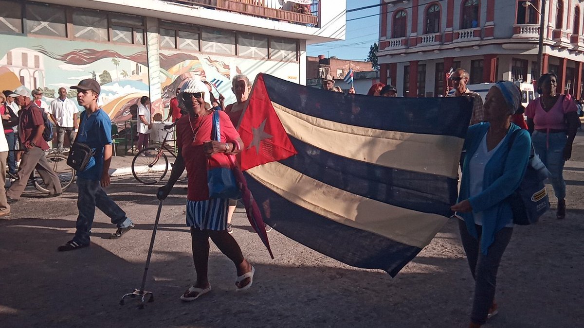 IrisQui98294692's tweet photo. #TVYumuri Este #1DeMayo los colores de la bandera brillaron en #ColonEnVictoria en la fiesta de los trabajadores unidos en marcha unida #PorCubaJuntosCreamos
@mariofsabines
@CaridadPoey
@naisa_zulueta
#MatancerosEnVictoria
@kroque91 https://t.co/Z2wwnLz582