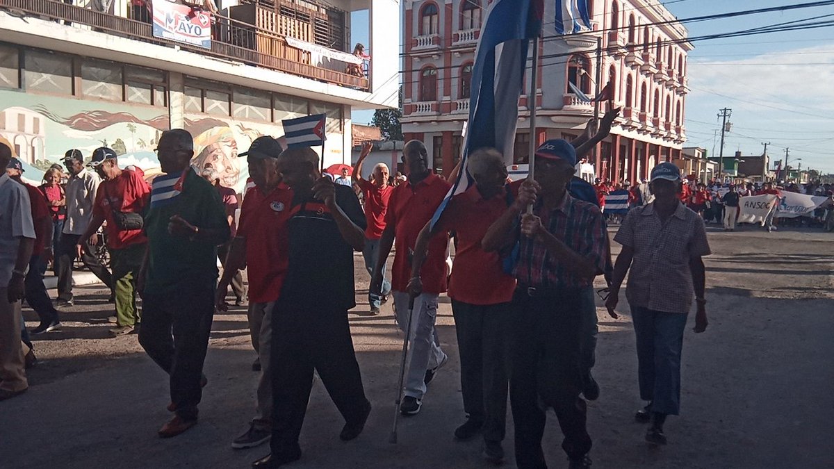 IrisQui98294692's tweet photo. #TVYumuri Este #1DeMayo los colores de la bandera brillaron en #ColonEnVictoria en la fiesta de los trabajadores unidos en marcha unida #PorCubaJuntosCreamos
@mariofsabines
@CaridadPoey
@naisa_zulueta
#MatancerosEnVictoria
@kroque91 https://t.co/Z2wwnLz582