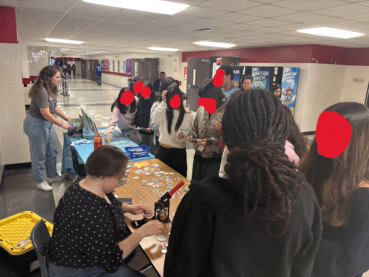 NGRaiderLibrary's tweet image. On April 21st, the NGHS Library partnered with @garlandtxgov Garland Public Library to create buttons for students! Thank you to the GPL librarians who made this event a success! Students LOVED their buttons! @NGHS_Raiders @gisdnews @GISDREADS @gisdengagement