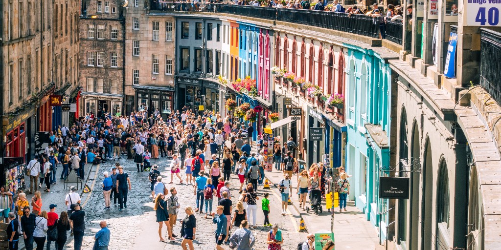 🌟Mae ceisiadau nawr ar agor ar gyfer Bwrsariaeth Caeredin 2025🌟
Eisiau'r cyfle i gysylltu â chyfleoedd rhwydweithio yn y DU ac yn rhyngwladol yng Ngŵyl Ymylol Caeredin, a'r cyfle i weld gwaith o ansawdd uchel? Dyma'ch cyfle 🔽
ℹ️👉 bit.ly/44ddKiK