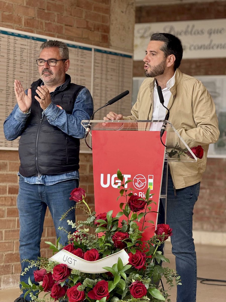 javidearnedo's tweet photo. 🌹 Un Primero de Mayo para preservar la memoria, reivindicar las conquistas sociales y laborales, y para defender la Democracia frente a quienes la cuestionan.

¡Viva el #1DeMayo!

#LuchaObreraPSOE 
#146AniversarioPSOE
#DiaInternacionalDelTrabajo https://t.co/LgoYy4fPMs
