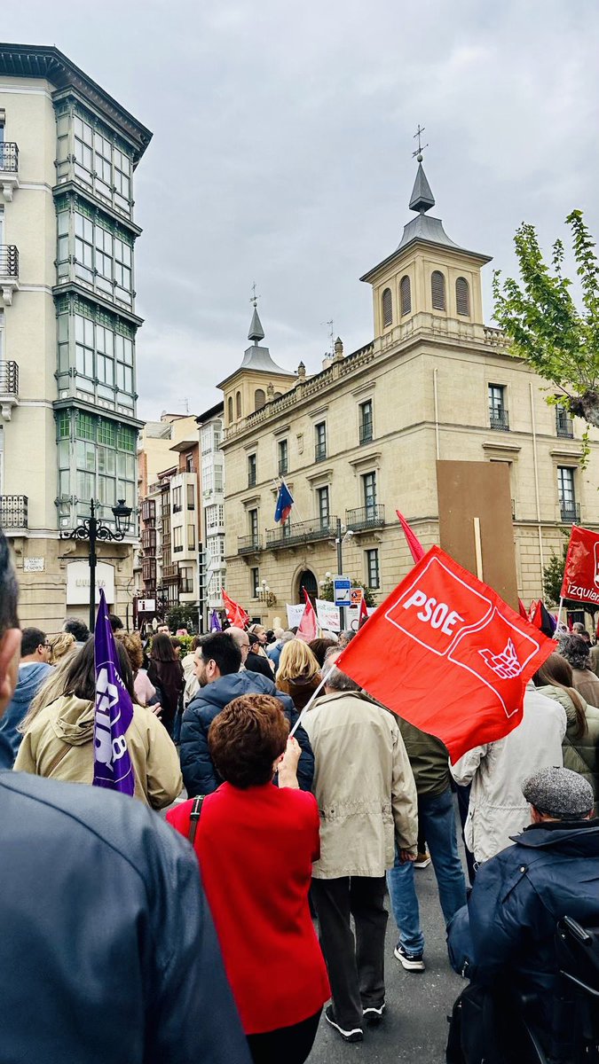 javidearnedo's tweet photo. 🌹 Un Primero de Mayo para preservar la memoria, reivindicar las conquistas sociales y laborales, y para defender la Democracia frente a quienes la cuestionan.

¡Viva el #1DeMayo!

#LuchaObreraPSOE 
#146AniversarioPSOE
#DiaInternacionalDelTrabajo https://t.co/LgoYy4fPMs